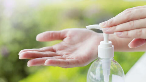 Dùng nước sát khuẩn tay cho trẻ cần lưu ý những gì?