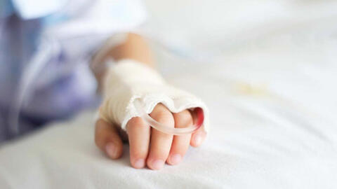 Bé trai 10 tuổi sốc phản vệ sau khi uống thuốc tự mua chữa ho, sốt