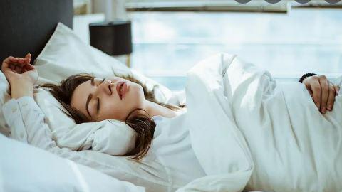 Phụ nữ sau tuổi 40 thấy xuất hiện 3 dấu hiệu khi ngủ thì cẩn thận đột quỵ đang tìm đến