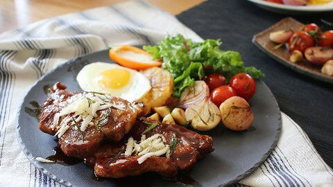 Món ngon mỗi ngày: Hướng dẫn cách làm bò bít tết bằng chảo chống dính