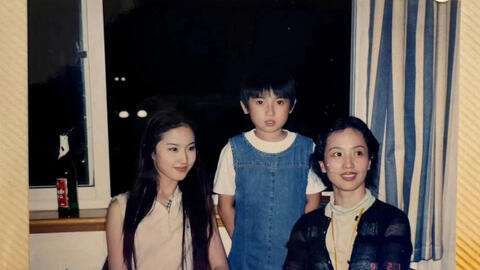 Lưu Diệc Phi gây bão với khoảnh khắc cũ chưa từng được công bố năm 16 tuổi, hình ảnh kém chất lượng không dìm nổi "visual" cực phẩm