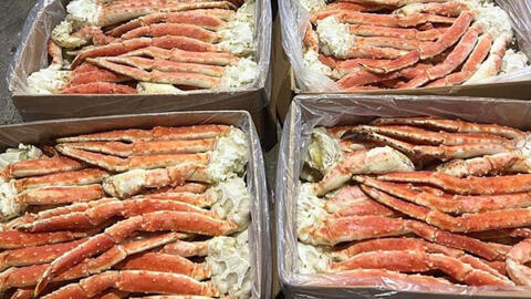 Nhà giàu sắm Tết: Chi hơn 3 triệu đồng mua 1 bộ chân cua hoàng đế