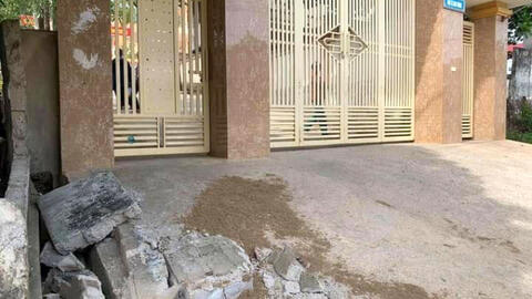 Nghệ An: Tường rào trước cổng trường đổ sập làm một học sinh lớp 5 tử vong