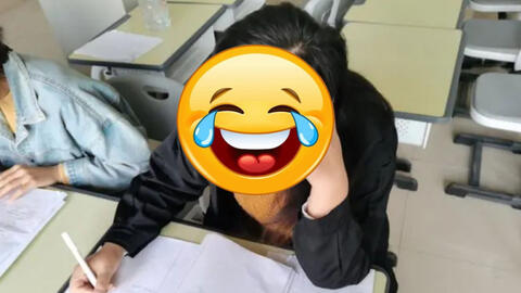 Đang chấm bài kiểm tra, giáo viên phải ôm bụng cười ngặt nghẽo: Lớp có em học sinh hài hước quá!