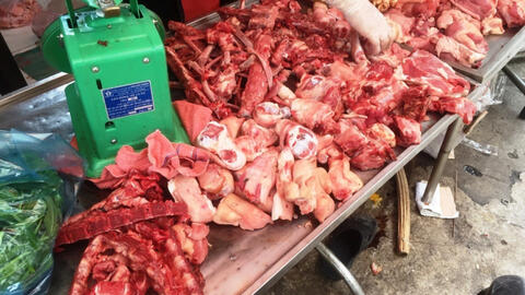 Các gia đình kêu gọi "đụng lợn" như thời bao cấp để đối phó với tình trạng thịt tăng giá