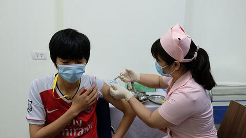 6 tình nguyện viên đầu tiên đã tiêm thử nghiệm mũi 2 vaccine COVIVAC hôm nay