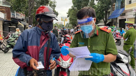 TP.HCM đổi giấy đi đường mới từ 0h ngày 25/8