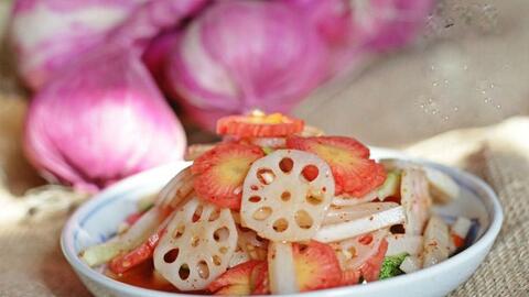 Món ngon mỗi ngày: Cách làm củ sen muối chua ngọt đơn giản mà ngon