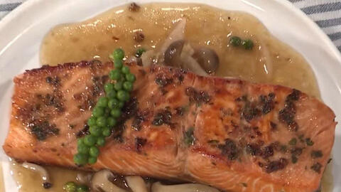 Cá hồi áp chảo sốt tiêu xanh chua cay đậm đà, ăn hoài không ngán