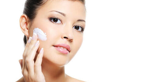 Bạn có biết mình đang bôi lên da những thành phần gì?