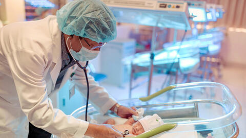 Sinh con gái được khen thưởng và tặng tiền