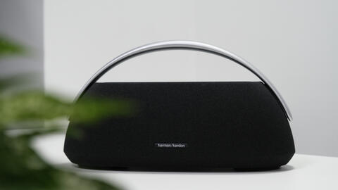 Trải nghiệm loa Harman Kardon Go + Play 3: Thiết kế bán nguyệt độc lạ, âm thanh "đậm đà"!