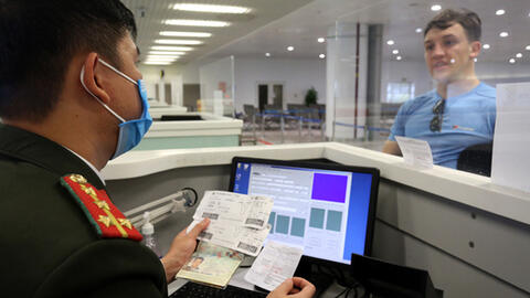 Việt Nam tiềm ẩn bốn nguy cơ lớn lây nhiễm COVID-19