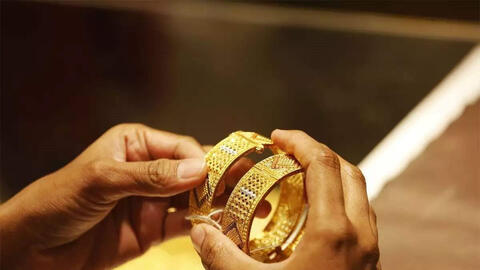 Giá vàng thế giới lấy lại mốc 1.700 USD, trong nước vẫn dưới 55 triệu đồng