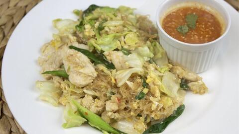 Món ngon mỗi ngày: Cách làm gà xào bắp cải giòn ngọt, mềm ngon