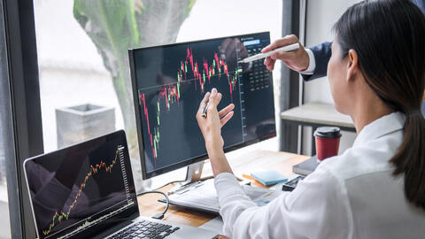 Giao dịch chứng khoán khối ngoại tuần 1-5/3: Bán ròng gần 3.100 tỷ đồng, tập trung nhóm VN30