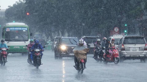 Mưa dông trên cả nước, đề phòng mưa đá