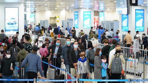 Tạm dừng đưa người Việt từ nước ngoài về Tân Sơn Nhất