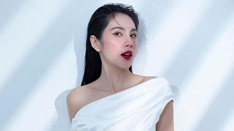 Thủy Tiên đáp trả cực gắt khi bị netizen công kích sống lỗi nhưng vẫn thảnh thơi