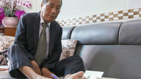 Thầy giáo viết chữ bằng chân Nguyễn Ngọc Ký qua đời