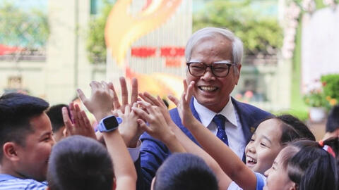 Thầy hiệu trưởng ở Hà Nội cho biết: Kiểm tra 500 học bạ đầu vào lớp 10 thì hết 300 học sinh khá giỏi đều có lời phê giống nhau