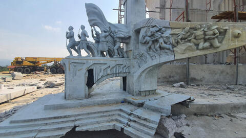 Huyện nghèo Quảng Nam xây tượng đài 14 tỷ đồng