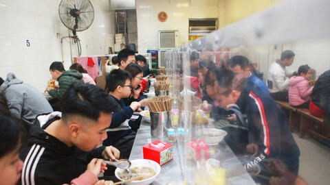 Muôn mặt hàng quán những ngày đầu nới lỏng giãn cách