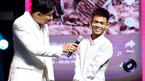 Chàng trai chăn bò Sô Y Tiết nhận giải truyền cảm hứng Tik Tok Awards