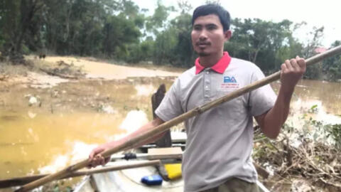 "Người hùng"  xả thân cứu hàng trăm người giữa dòng lũ