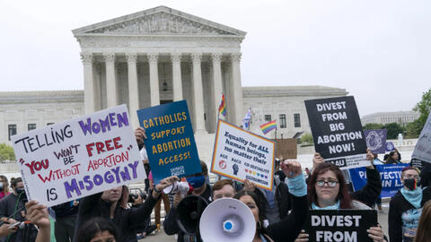 Instagram xóa và gán nhãn “nội dung nhạy cảm” các nội dung có từ "phá thai"