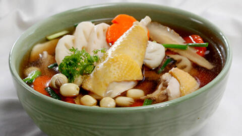 Cách nấu canh gà hầm thuốc bắc ngon bổ cho cả nhà