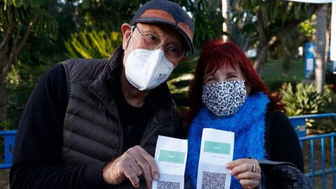 Có 'hộ chiếu vaccine' COVID-19 vẫn phải tuân thủ cách ly 14 ngày