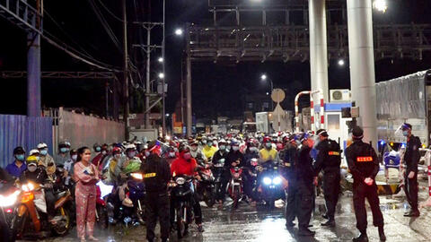 Hàng nghìn người tự phát về miền Tây được đưa đi cách ly tập trung