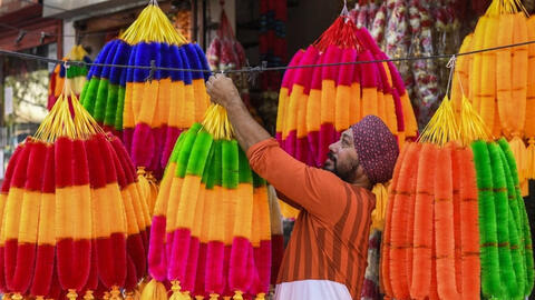 Số ca mắc COVID-19 giảm, người dân Ấn Độ tổ chức lễ hội lớn nhất trong năm