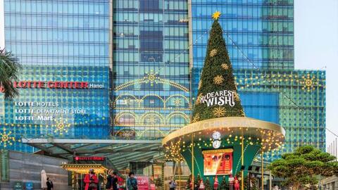 Không khí giáng sinh tràn ngập khắp phố phường Hà Nội