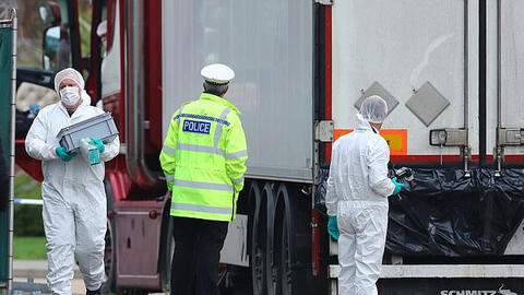 "Nằm bẹp" trên con đường chết vào nước Anh