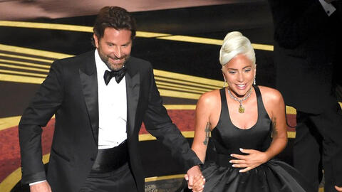 Lady Gaga thừa nhận tình cảm với Bradley Cooper chỉ là dàn dựng