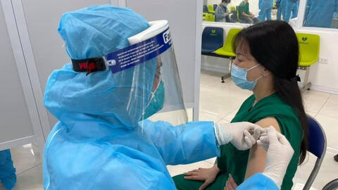 Việt Nam ghi nhận người đầu tiên sốc phản vệ độ 3 sau khi tiêm vaccine Covid-19