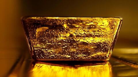 Giá vàng thế giới rời mốc 1.900 USD, trong nước giảm gần 200.000 đồng/lượng