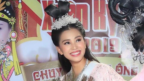 Bận đám cưới Á hậu Thúy An, Tiểu Vy rút khỏi 'Táo xuân Tân Sửu'?