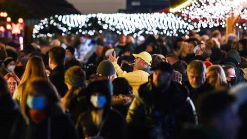 Đức cảnh báo:  ‘Tiêm chủng và phục hồi hoặc chết’