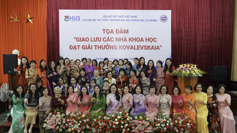 Giao lưu các nhà khoa học đạt giải thưởng Kovalevskaia