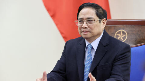 Thủ tướng Phạm Minh Chính điện đàm với Thủ tướng Trung Quốc, giải quyết vấn đề ách tắc hàng hóa tại cửa khẩu