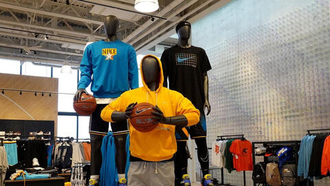 Vì sao Nike, Adidas và một số thương hiệu khác không còn 'mặn mà' với các nhà bán lẻ?