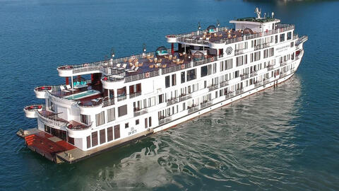 Cách ly gần 200 người trên du thuyền Ambassador ở Hạ Long, xét nghiệm toàn bộ nhân viên trên tàu