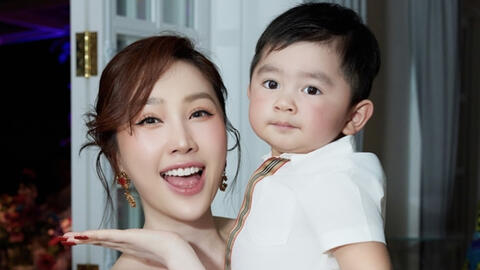 Bảo Thy xinh đẹp, cười tít mắt bế con trai Chi Bảo - Lý Thùy Chang