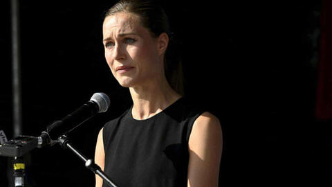 Nữ thủ tướng Phần Lan nghẹn ngào: "Tôi cũng là con người mà!"