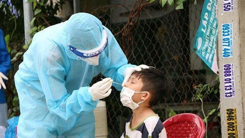 Cha mẹ cần làm gì khi trẻ bị mắc COVID-19?