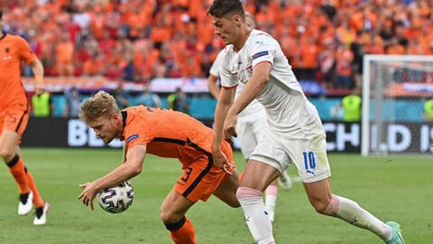 De Ligt nhận thẻ đỏ, Hà Lan gục ngã trước CH Czech
