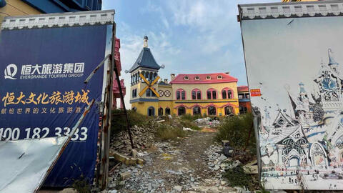 Evergrande vẫn trên bờ vực mặc dù tránh được cú vỡ nợ vào phút cuối